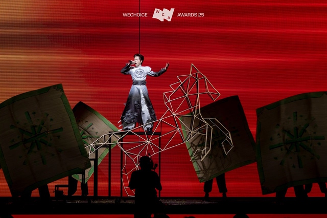 Gala WeChoice Awards 2025: C&acirc;u chuyện Việt Nam được viết tiếp đầy rực rỡ!- Ảnh 2.