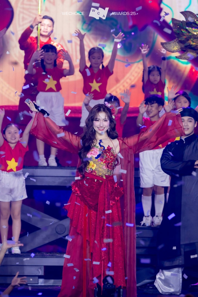 Gala WeChoice Awards 2025: C&acirc;u chuyện Việt Nam được viết tiếp đầy rực rỡ!- Ảnh 3.