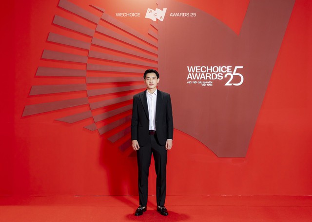 T&oacute;m Đức Ph&uacute;c - Đ&igrave;nh Bắc tr&ograve; chuyện r&ocirc;m rả ở WeChoice Awards, 1 chi tiết lạ được netizen b&agrave;n t&aacute;n kh&ocirc;ng ngớt- Ảnh 7.