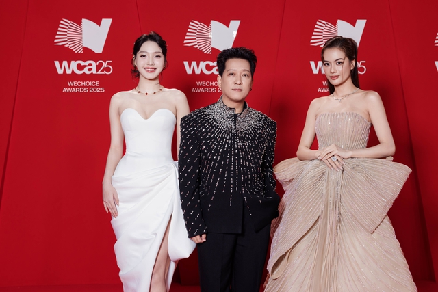 To&agrave;n cảnh si&ecirc;u thảm đỏ WeChoice Awards: Anh T&uacute; - Diệu Nhi t&igrave;nh tứ, Trường Giang, Ho&agrave; Minzy d&agrave;n sao cực khủng quy tụ!- Ảnh 4.