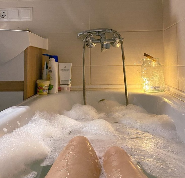 Người phụ nữ nổi tiếng sống l&agrave;nh mạnh bỗng mắc ung thư cổ tử cung, h&agrave;ng x&oacute;m kh&aacute;o nhau: "Sạch qu&aacute; h&oacute;a bệnh"- Ảnh 2.