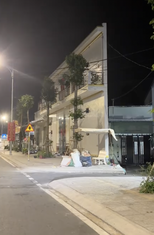 To&agrave;n cảnh căn nh&agrave; mỏng nhất Cần Thơ: H&agrave;ng x&oacute;m tiết lộ th&ocirc;ng tin bất ngờ- Ảnh 1.