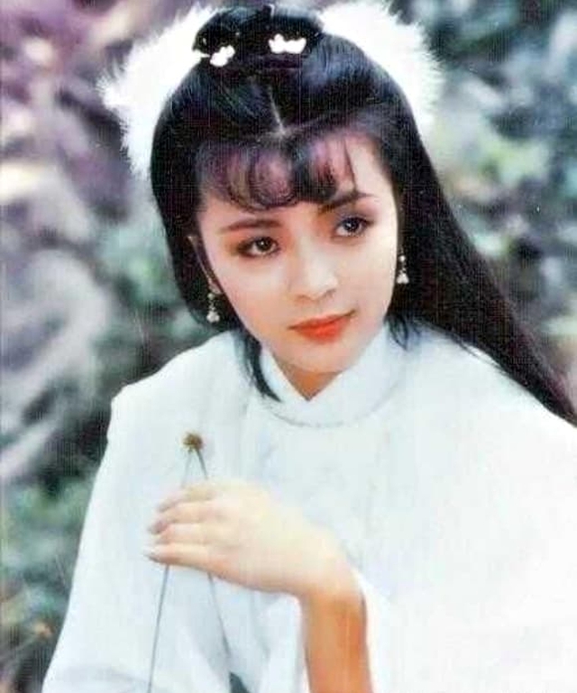 N&agrave;ng Tiểu Long Nữ được Kim Dung đ&aacute;nh gi&aacute; cao nhất, khiến Lưu Đức Hoa y&ecirc;u thầm, Ch&acirc;u Nhuận Ph&aacute;t si m&ecirc;- Ảnh 2.