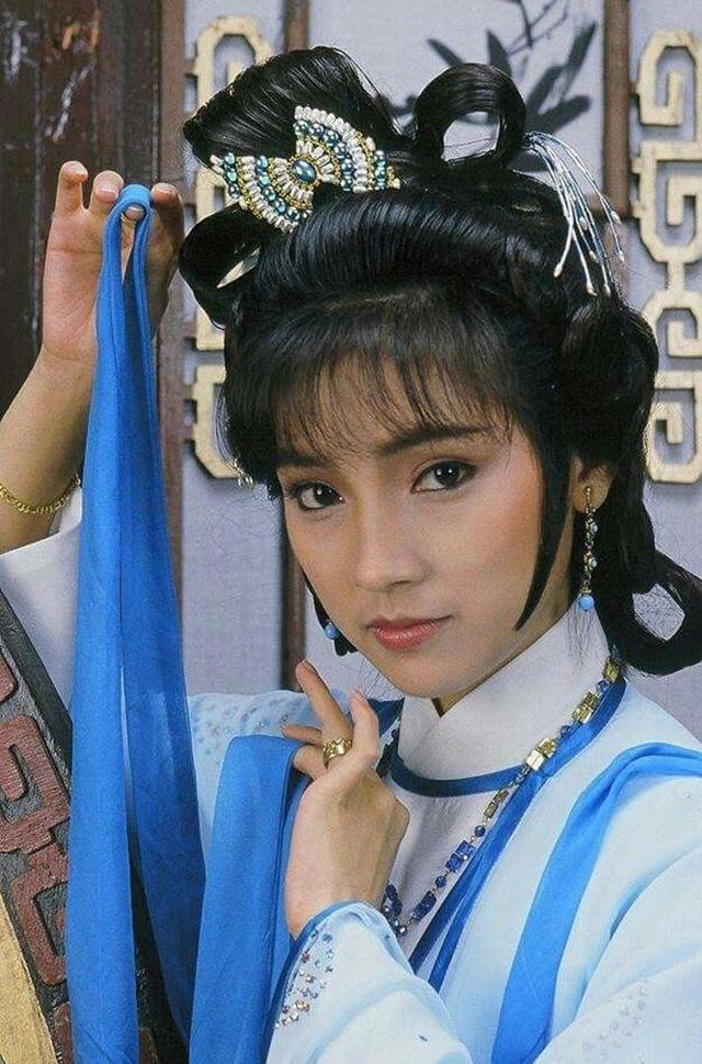 "Ngũ Lệ Nhân" TVB thập niên 1980, những đóa hoa rực rỡ nhất lịch sử điện ảnh xứ Cảng Thơm- Ảnh 8. "Ngũ Lệ Nhân" TVB thập niên 1980, những đóa hoa rực rỡ nhất lịch sử điện ảnh xứ Cảng Thơm- Ảnh 8.