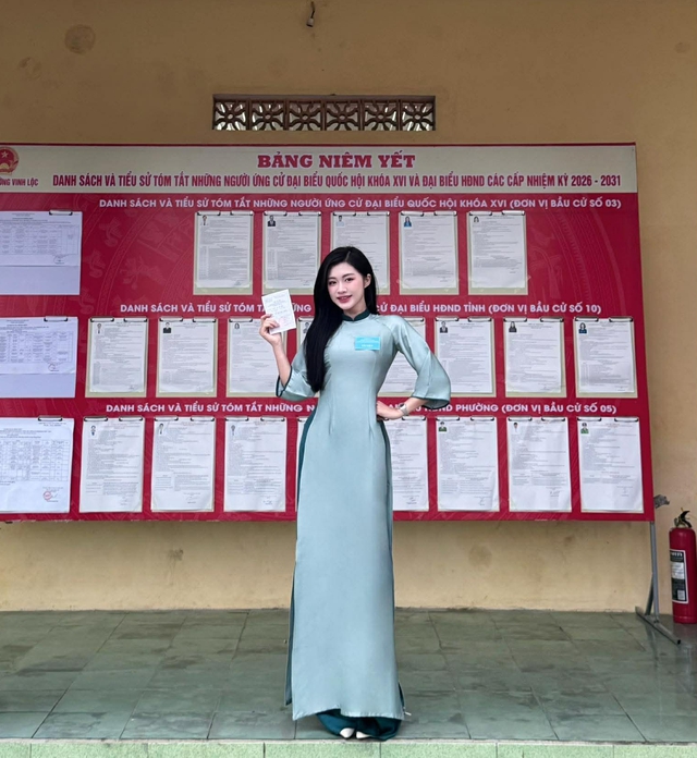 5 năm nữa mới c&oacute; Chủ nhật đặc biệt thế n&agrave;y: Dậy sớm, đi ăn s&aacute;ng, bầu cử rồi l&agrave;m chiếc ảnh đăng l&ecirc;n Locket!- Ảnh 1.