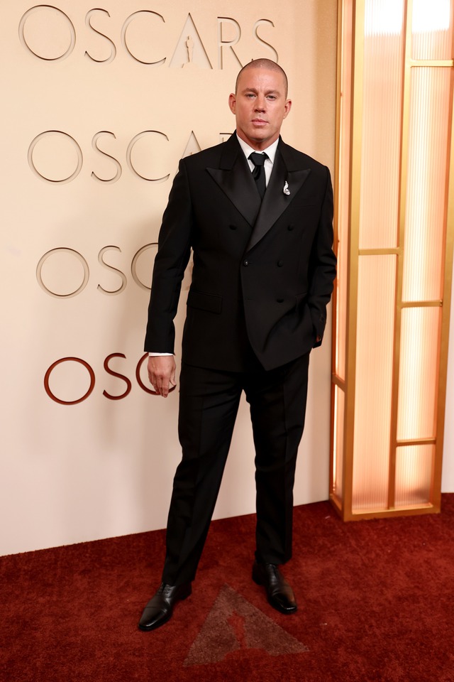 Siêu thảm đỏ Oscar 2026: Anne Hathaway - Emma Stone visual đại chiến, Timothée Chalamet có so kè được nam thần Đồi Gió Hú?- Ảnh 24.