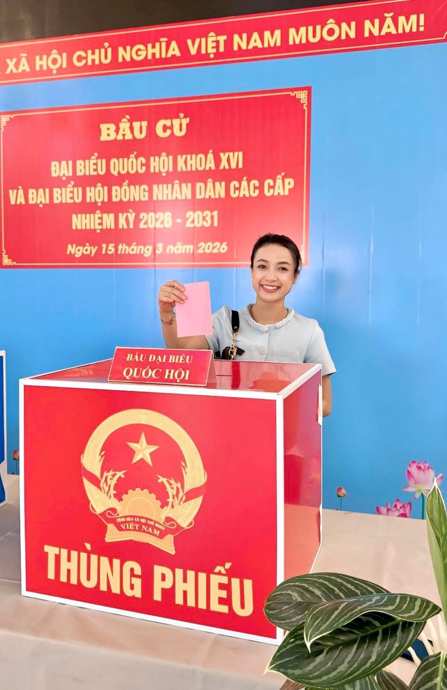 D&agrave;n nghệ sĩ Việt tự h&agrave;o, rạng rỡ đi bầu cử s&aacute;ng nay!- Ảnh 13.