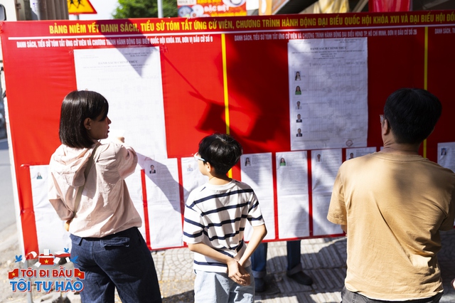 To&agrave;n cảnh kh&ocirc;ng kh&iacute; rộn r&agrave;ng trong ng&agrave;y hội bầu cử 15/3- Ảnh 3.