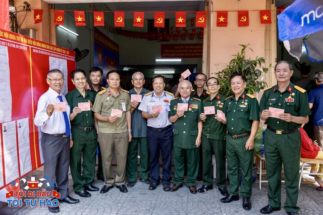 To&agrave;n cảnh kh&ocirc;ng kh&iacute; rộn r&agrave;ng trong ng&agrave;y hội bầu cử 15/3- Ảnh 5.