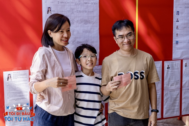 To&agrave;n cảnh kh&ocirc;ng kh&iacute; rộn r&agrave;ng trong ng&agrave;y hội bầu cử 15/3- Ảnh 7.