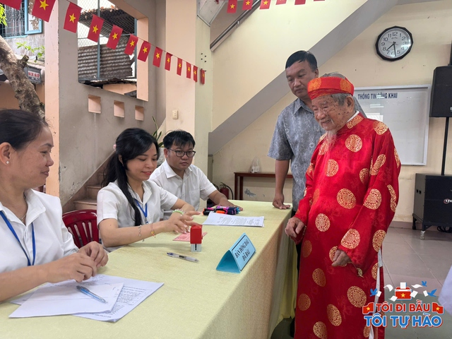 H&ocirc;m nay, ch&uacute;ng ta c&ugrave;ng đi bầu cử!- Ảnh 2.