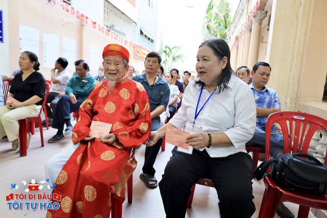 To&agrave;n cảnh kh&ocirc;ng kh&iacute; rộn r&agrave;ng trong ng&agrave;y hội bầu cử 15/3- Ảnh 8.