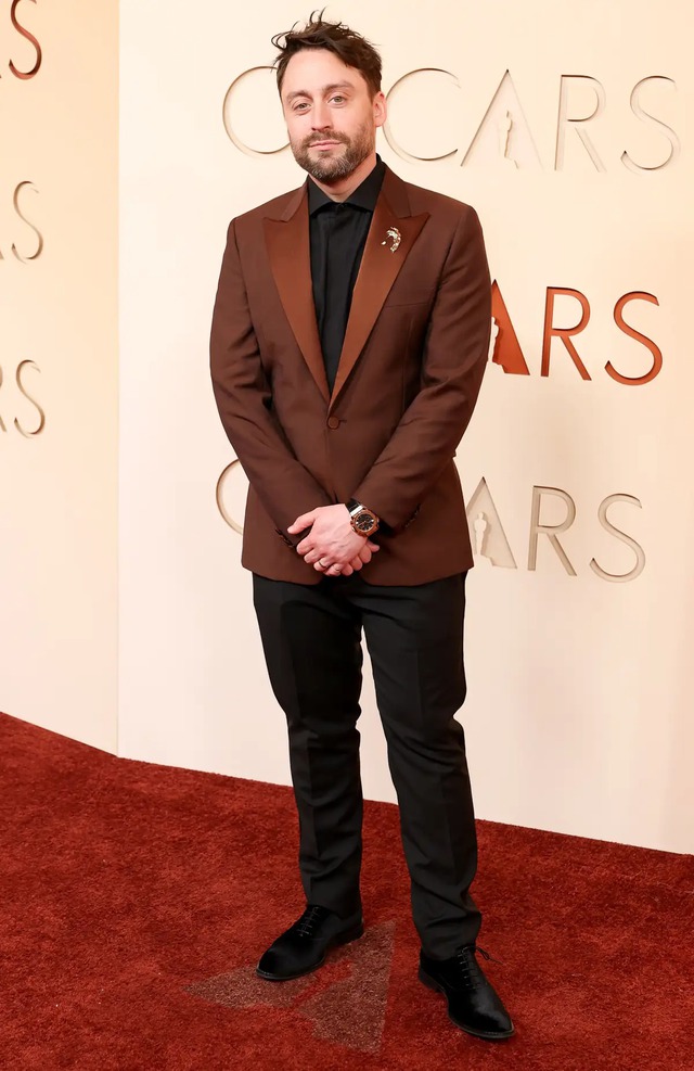 Siêu thảm đỏ Oscar 2026: Anne Hathaway - Emma Stone visual đại chiến, Timothée Chalamet có so kè được nam thần Đồi Gió Hú?- Ảnh 25.