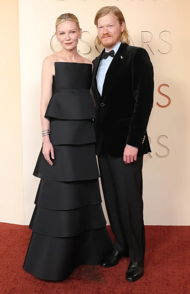 Siêu thảm đỏ Oscar 2026: Anne Hathaway - Emma Stone visual đại chiến, Timothée Chalamet có so kè được nam thần Đồi Gió Hú?- Ảnh 19.