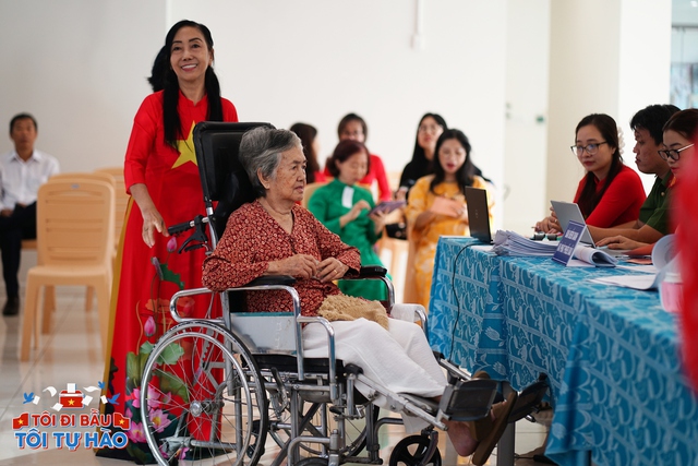 To&agrave;n cảnh kh&ocirc;ng kh&iacute; rộn r&agrave;ng trong ng&agrave;y hội bầu cử 15/3- Ảnh 33.