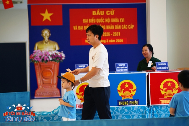 To&agrave;n cảnh kh&ocirc;ng kh&iacute; rộn r&agrave;ng trong ng&agrave;y hội bầu cử 15/3- Ảnh 25.