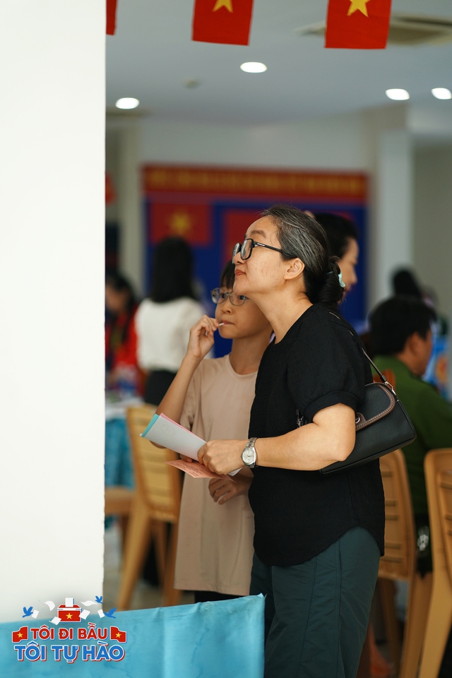 To&agrave;n cảnh kh&ocirc;ng kh&iacute; rộn r&agrave;ng trong ng&agrave;y hội bầu cử 15/3- Ảnh 27.
