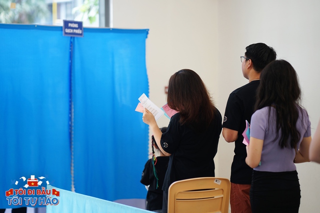 To&agrave;n cảnh kh&ocirc;ng kh&iacute; rộn r&agrave;ng trong ng&agrave;y hội bầu cử 15/3- Ảnh 29.