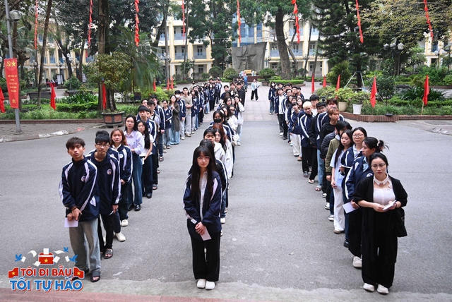 To&agrave;n cảnh kh&ocirc;ng kh&iacute; rộn r&agrave;ng trong ng&agrave;y hội bầu cử 15/3- Ảnh 36.