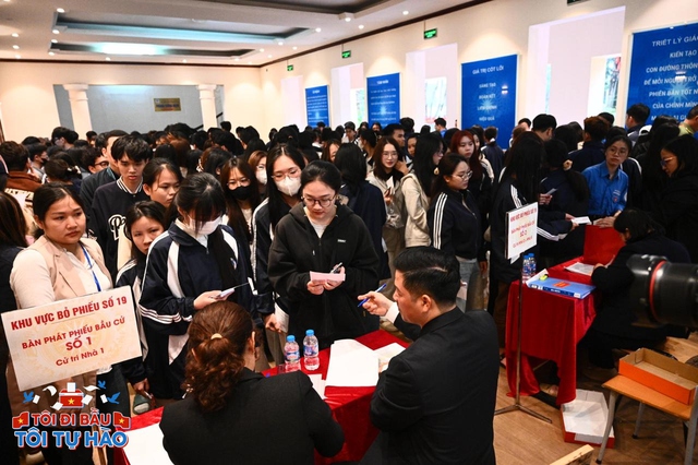 To&agrave;n cảnh kh&ocirc;ng kh&iacute; rộn r&agrave;ng trong ng&agrave;y hội bầu cử 15/3- Ảnh 37.