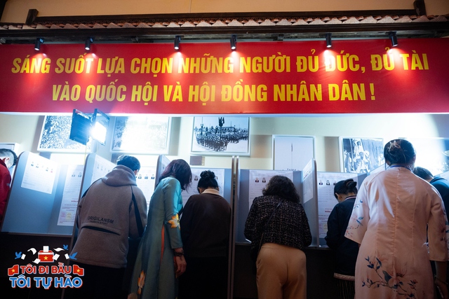 To&agrave;n cảnh kh&ocirc;ng kh&iacute; rộn r&agrave;ng trong ng&agrave;y hội bầu cử 15/3- Ảnh 17.