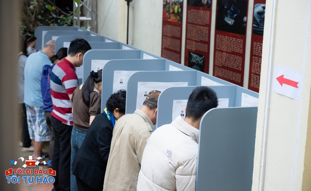 To&agrave;n cảnh kh&ocirc;ng kh&iacute; rộn r&agrave;ng trong ng&agrave;y hội bầu cử 15/3- Ảnh 19.