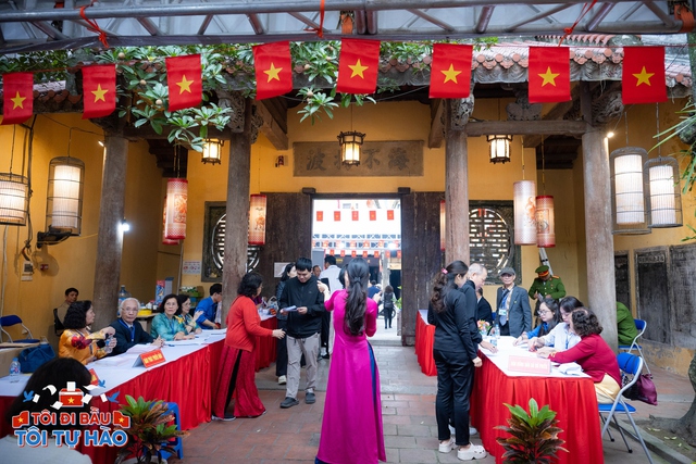 To&agrave;n cảnh kh&ocirc;ng kh&iacute; rộn r&agrave;ng trong ng&agrave;y hội bầu cử 15/3- Ảnh 23.