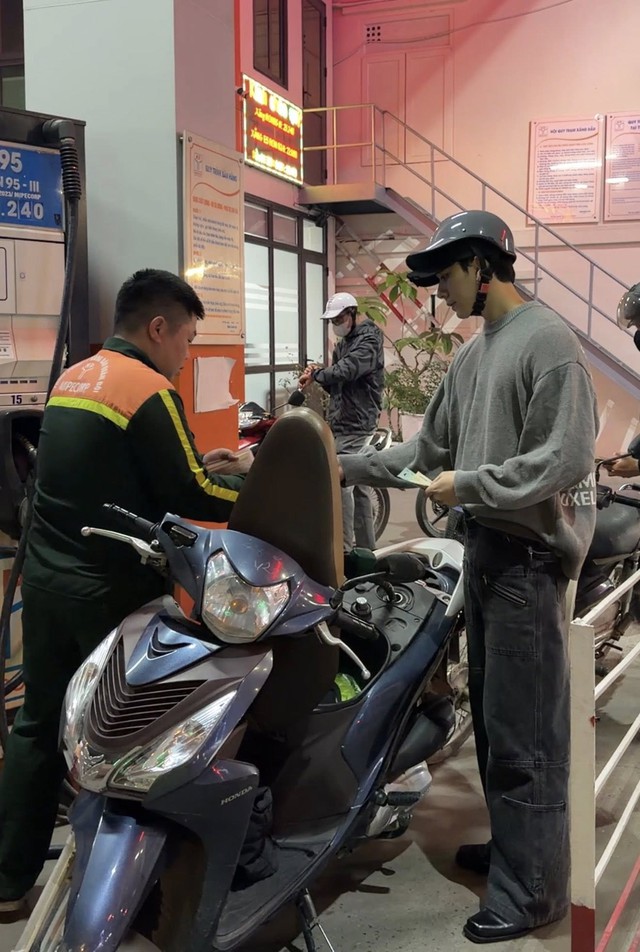 1 Anh Trai hớt hải bỏ chạy khỏi concert, khoảnh khắc nằm trong ph&ograve;ng kh&aacute;m khiến ai cũng hoang mang- Ảnh 7.