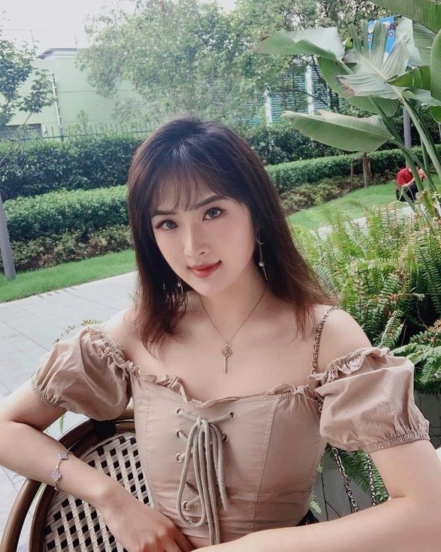 Số phận của ái nữ nhà tập đoàn Huawei từ bỏ thân phận "công chúa", 5 năm chấp nhận nếm mật nằm gai trong showbiz- Ảnh 7. Số phận của ái nữ nhà tập đoàn Huawei từ bỏ thân phận "công chúa", 5 năm chấp nhận nếm mật nằm gai trong showbiz- Ảnh 7.