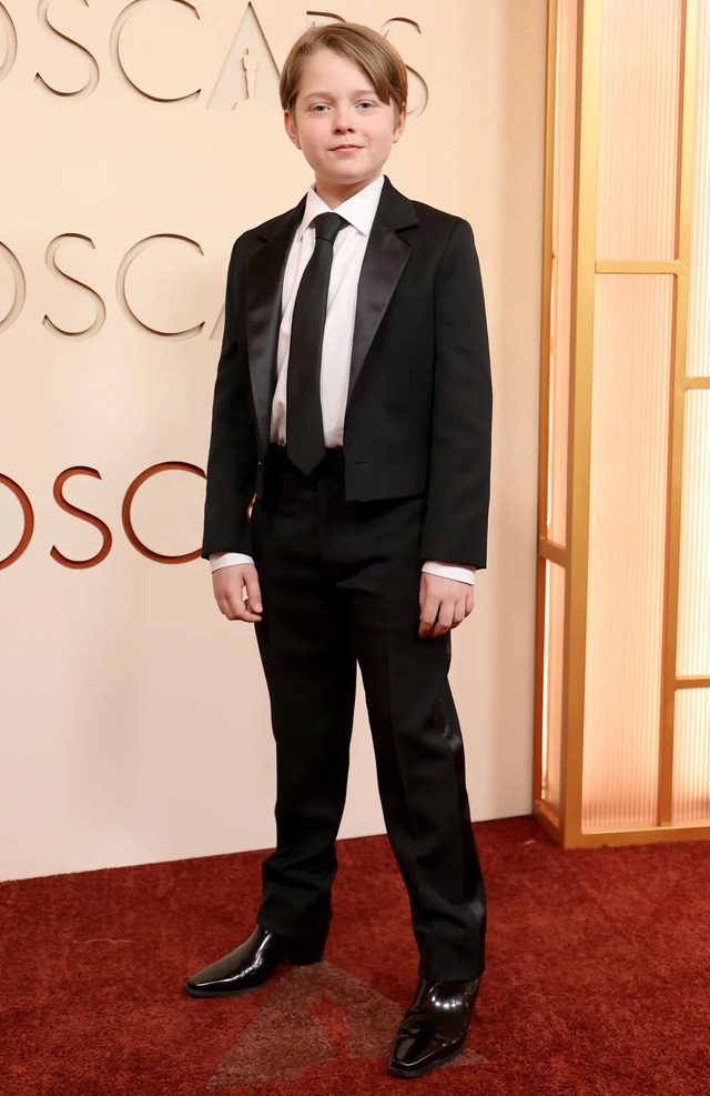 Siêu thảm đỏ Oscar 2026: Anne Hathaway - Emma Stone visual đại chiến, Timothée Chalamet có so kè được nam thần Đồi Gió Hú?- Ảnh 34.