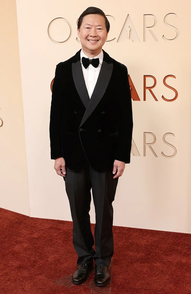 Siêu thảm đỏ Oscar 2026: Anne Hathaway - Emma Stone visual đại chiến, Timothée Chalamet có so kè được nam thần Đồi Gió Hú?- Ảnh 40.