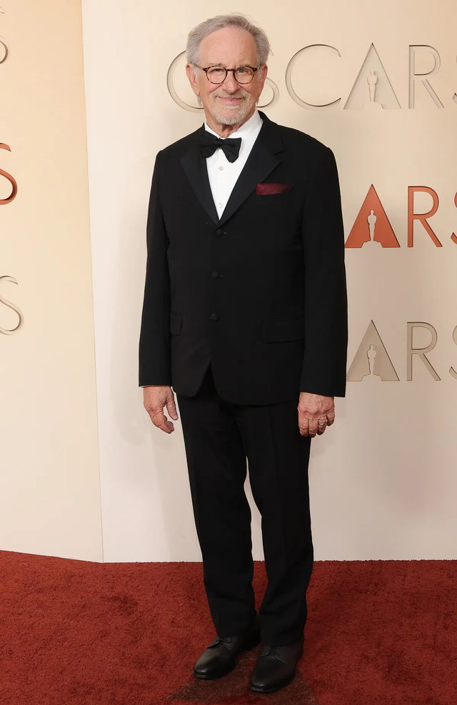 Siêu thảm đỏ Oscar 2026: Anne Hathaway - Emma Stone visual đại chiến, Timothée Chalamet có so kè được nam thần Đồi Gió Hú?- Ảnh 30.