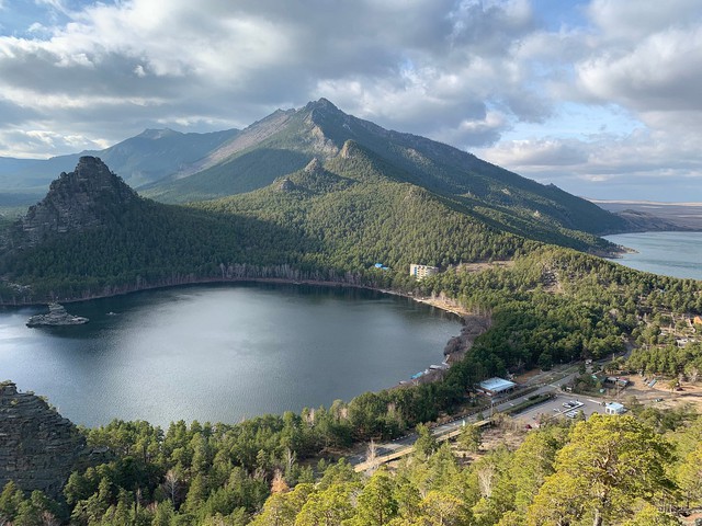 Hộ chiếu thăng hạng kỷ lục, kh&aacute;ch Việt c&oacute; thể book ngay v&eacute; tới "2 thi&ecirc;n đường thảo nguy&ecirc;n" m&agrave; kh&ocirc;ng cần visa- Ảnh 2.