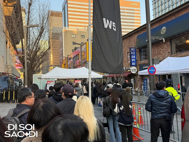 Trước giờ G concert miễn phí của BTS: Thủ tướng Hàn Quốc đích thân thị sát, hàng chục nghìn fan đổ bộ- Ảnh 9. Trước giờ G concert miễn phí của BTS: Thủ tướng Hàn Quốc đích thân thị sát, hàng chục nghìn fan đổ bộ- Ảnh 9.