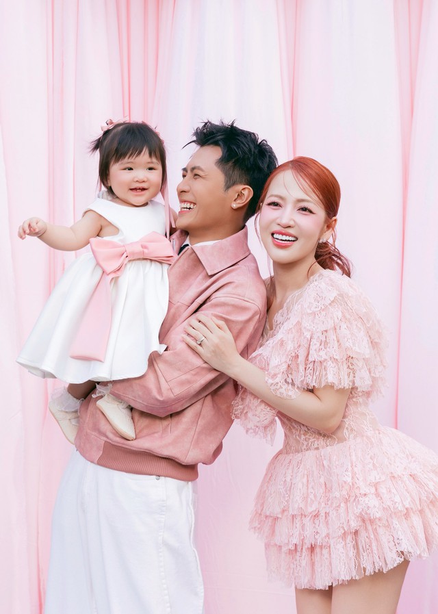 T&oacute;c Ti&ecirc;n, L&ecirc; Dương Bảo L&acirc;m v&agrave; "nửa showbiz" đổ bộ tiệc th&ocirc;i n&ocirc;i của &aacute;i nữ nh&agrave; Puka - Gin Tuấn Kiệt- Ảnh 2.