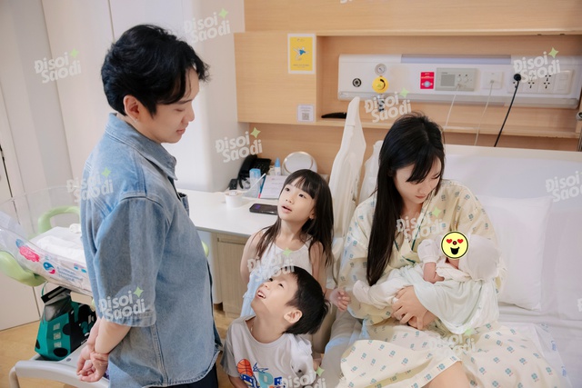 D&ugrave; ngo&agrave;i kia c&oacute; b&atilde;o tố g&igrave;, th&igrave; đ&acirc;y l&agrave; gia đ&igrave;nh JustaTee - Tr&acirc;m Anh b&ecirc;n cạnh b&eacute; thứ 3 vừa sinh!- Ảnh 6.