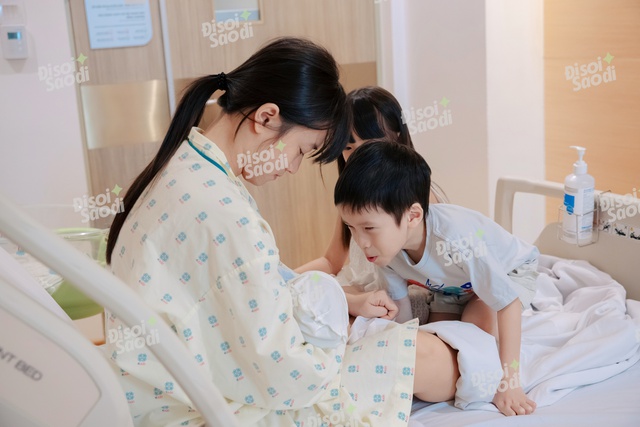 D&ugrave; ngo&agrave;i kia c&oacute; b&atilde;o tố g&igrave;, th&igrave; đ&acirc;y l&agrave; gia đ&igrave;nh JustaTee - Tr&acirc;m Anh b&ecirc;n cạnh b&eacute; thứ 3 vừa sinh!- Ảnh 5.