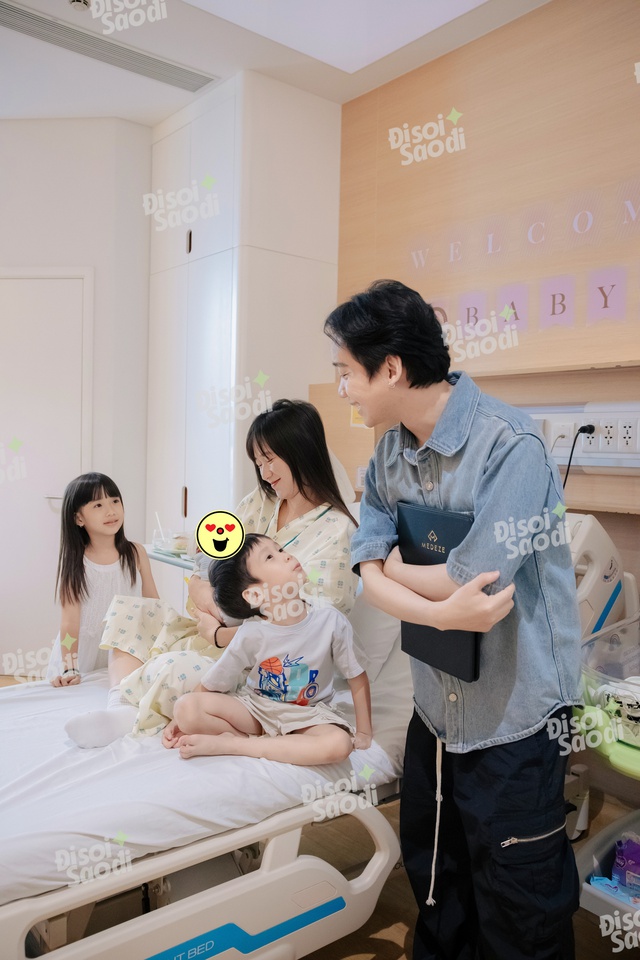 D&ugrave; ngo&agrave;i kia c&oacute; b&atilde;o tố g&igrave;, th&igrave; đ&acirc;y l&agrave; gia đ&igrave;nh JustaTee - Tr&acirc;m Anh b&ecirc;n cạnh b&eacute; thứ 3 vừa sinh!- Ảnh 12.