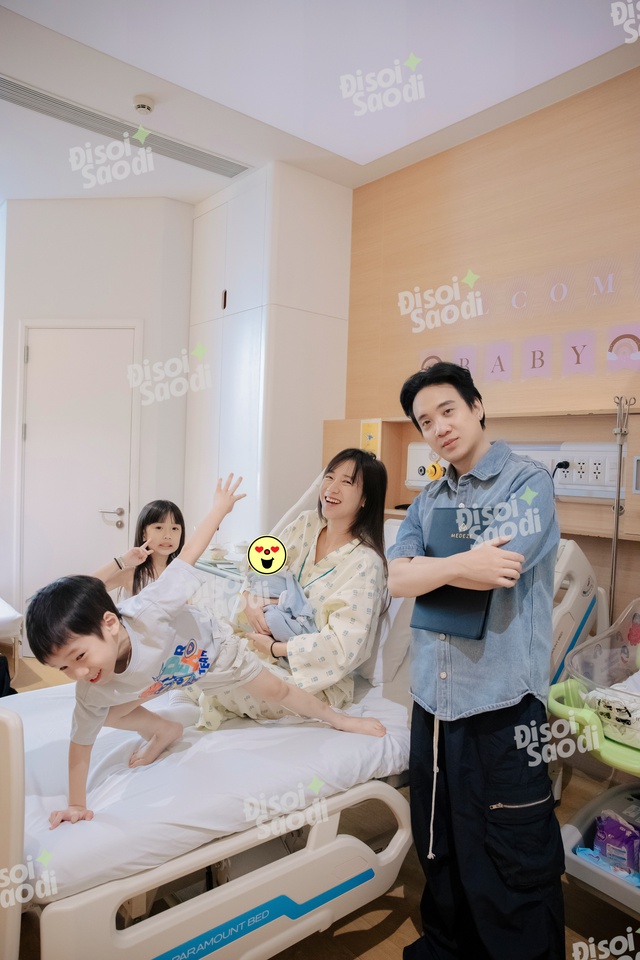 D&ugrave; ngo&agrave;i kia c&oacute; b&atilde;o tố g&igrave;, th&igrave; đ&acirc;y l&agrave; gia đ&igrave;nh JustaTee - Tr&acirc;m Anh b&ecirc;n cạnh b&eacute; thứ 3 vừa sinh!- Ảnh 14.