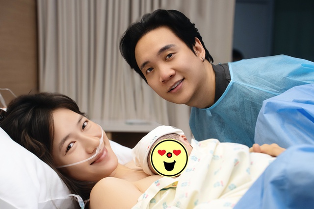 D&ugrave; ngo&agrave;i kia c&oacute; b&atilde;o tố g&igrave;, th&igrave; đ&acirc;y l&agrave; gia đ&igrave;nh JustaTee - Tr&acirc;m Anh b&ecirc;n cạnh b&eacute; thứ 3 vừa sinh!- Ảnh 1.