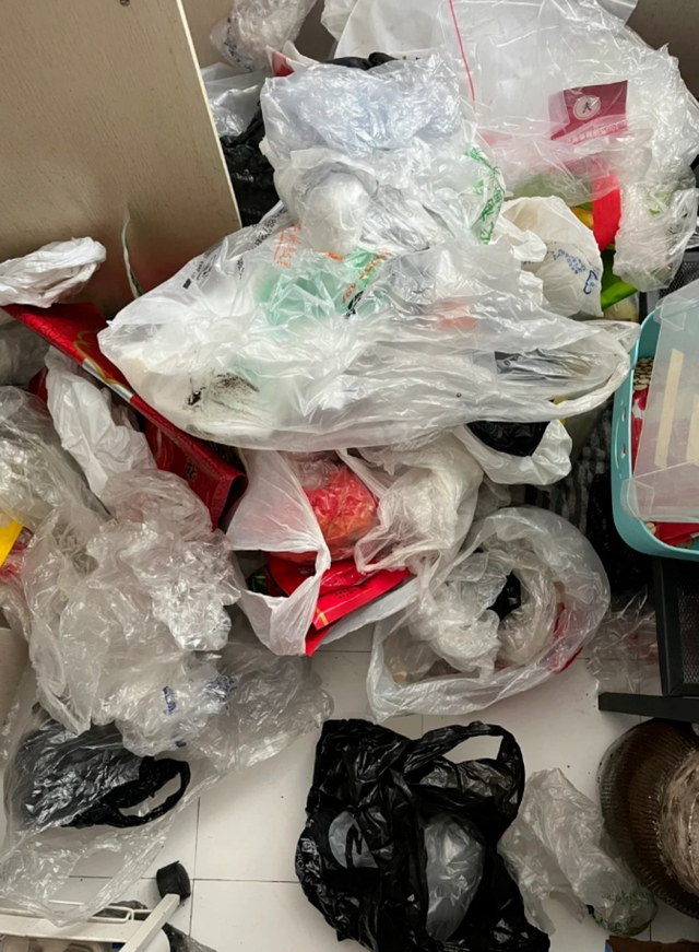 4 thứ nh&agrave; bạn hay d&ugrave;ng đi d&ugrave;ng lại: Thật ra bẩn kinh khủng, chuy&ecirc;n gia khuy&ecirc;n VỨT NGAY- Ảnh 6.