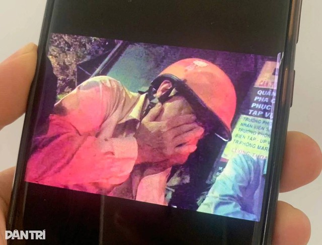 Vụ ch&aacute;y qu&aacute;n cơm khiến 2 mẹ con tử vong ở TP.HCM: Người cha gi&agrave; &ocirc;m mặt kh&oacute;c nghẹn khi thấy thi thể con ch&aacute;u được đưa ra- Ảnh 2.