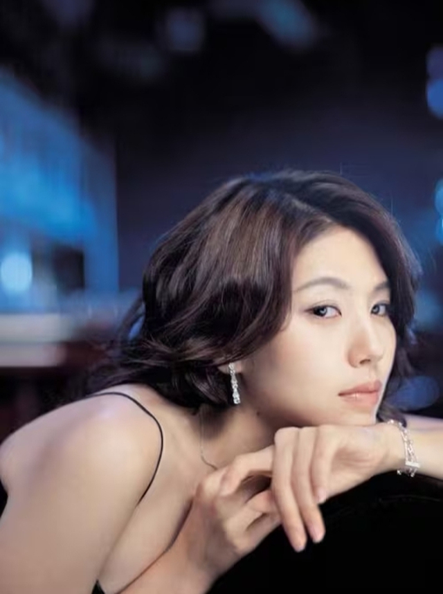 Vụ &aacute;n g&acirc;y phẫn nộ trong Climax c&oacute; thật ngo&agrave;i đời: Nữ diễn vi&ecirc;n tự tử v&igrave; bị &eacute;p quay cảnh n&oacute;ng, c&ograve;n qu&aacute; nhiều uẩn kh&uacute;c- Ảnh 4.