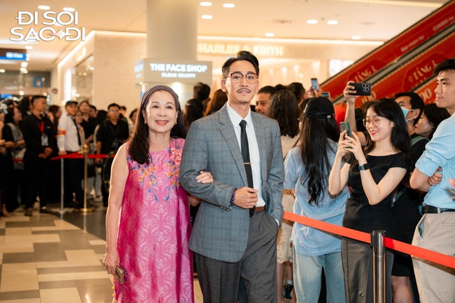 Thảm đỏ HOT nhất h&ocirc;m nay: Thanh Thủy - Nh&atilde; Phương đẹp ph&aacute;t s&aacute;ng, 1 mỹ nh&acirc;n &ldquo;cưa sừng l&agrave;m ngh&eacute;&rdquo; ăn mặc chẳng giống ai- Ảnh 17.