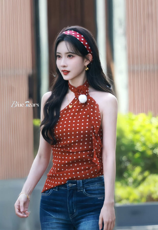 Ai bắt mỹ nh&acirc;n n&agrave;y ăn cơm gi&ugrave;m với: Người gầy như bộ xương, eo nhỏ hơn bảng t&ecirc;n, gi&oacute; thổi nhẹ cũng bay- Ảnh 1.