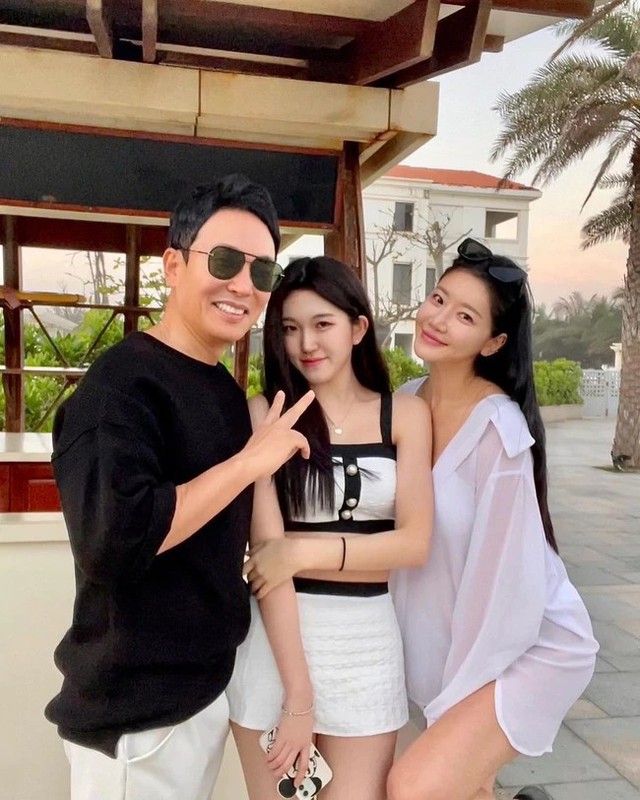 Cặp mẹ 53 tuổi - con 23 tuổi g&acirc;y sốt, thường xuy&ecirc;n bị nhầm l&agrave; bạn b&egrave;: H&eacute; lộ b&iacute; quyết- Ảnh 11.