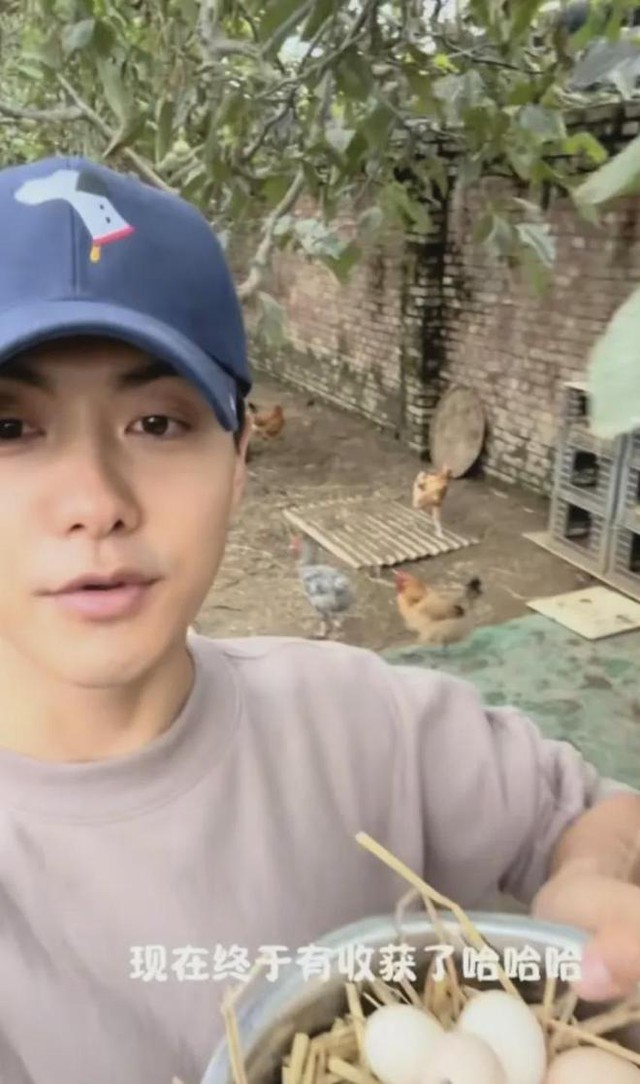 Dàn trai đẹp bỏ showbiz đi trồng lúa, nuôi gà: Từ đỉnh lưu cả nghìn fan nay diện mạo thay đổi khó nhận ra!- Ảnh 8. Dàn trai đẹp bỏ showbiz đi trồng lúa, nuôi gà: Từ đỉnh lưu cả nghìn fan nay diện mạo thay đổi khó nhận ra!- Ảnh 8.