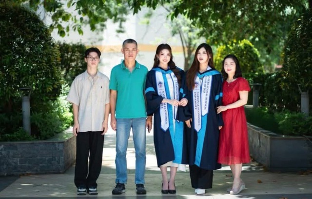 Khung h&igrave;nh "một ch&iacute;n một mười" của Phương Oanh v&agrave; chị g&aacute;i song sinh- Ảnh 6.