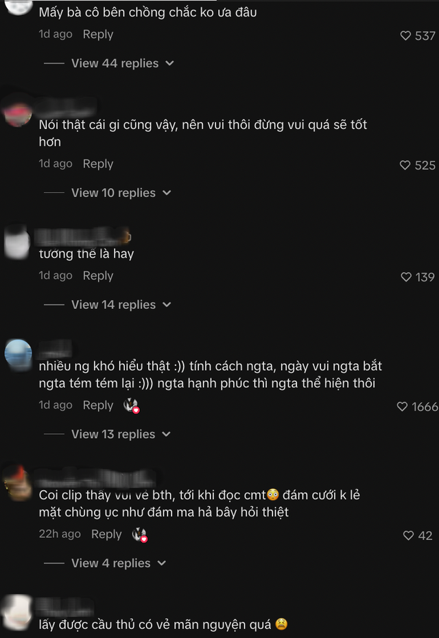 MC Huyền Trang M&ugrave; Tạt h&agrave;i hước hỏi "v&agrave;ng h&ocirc;m nay bao nhi&ecirc;u rồi ạ" ngay khi mẹ chồng trao qu&agrave; cưới- Ảnh 3.