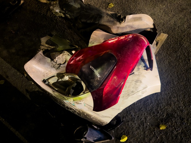 Hiện trường ô tô tông liên hoàn ở Hà Nội, 7 xe hư hỏng nằm giữa phố, nhiều người bị thương- Ảnh 16.